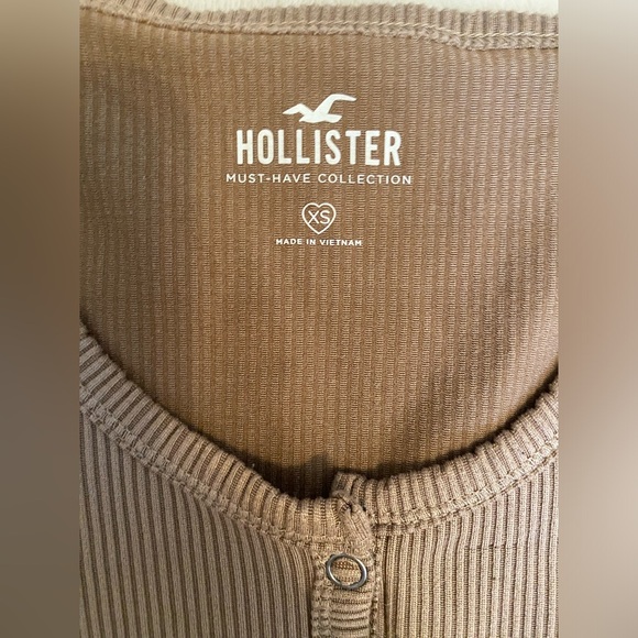 XS Hollister Long Sleeve Crop Top - Picture 2 of 3
